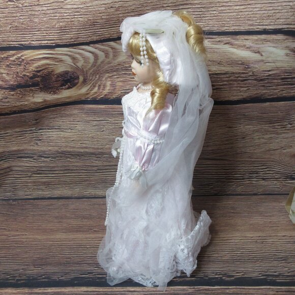 UniQue Porcelain Doll Collection Bride 16" - Cherry #16304B - Picture 4 of 10